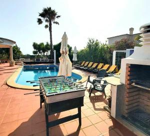 Oceanfront Villa - 8 rooms, 2 kitchens with pool, billiard table and Beach-Volleyball Court