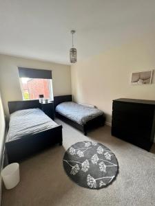 Spacious 2-bedroom house with free parking