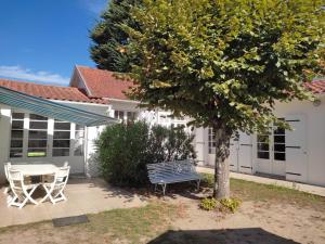 Maisons de vacances Maison Charmante Pres Plage et Foret, 5 Ch., Jardin, Parking, Quartier Calme - FR-1-652-2 : photos des chambres