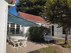 Maisons de vacances Maison Charmante Pres Plage et Foret, 5 Ch., Jardin, Parking, Quartier Calme - FR-1-652-2 : Maison de Vacances