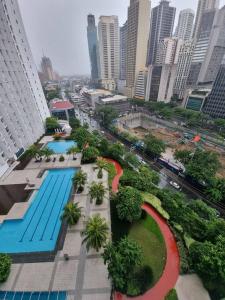 Good Value Makati Studio Unit - Pool View With Balcony