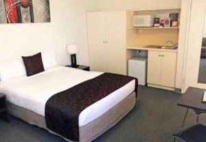 studio 105 Gouger city apartment with parking