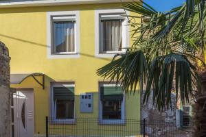 Apartments with WiFi Rijeka - 15901 