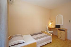 Apartments by the sea Zaton, Zadar - 15917