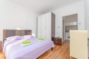 Apartments with a parking space Krilo Jesenice, Omis - 15928