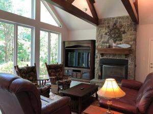 Entire lake house at Lake Fork with private bay, boat ramp, fishing light & 8 acres land