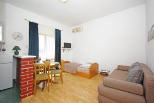 Apartments by the sea Zaton, Zadar - 15917