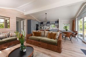 Saffron Lodge, 24 Roadford Lake Lodges