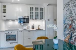 Garden of Eden 1-bedroom apartment – Lakefront