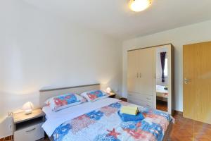 Apartments with parking space Vrsi, Zadar - 15944