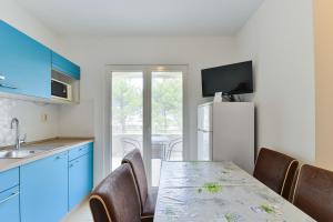 Apartments with parking space Vrsi, Zadar - 15944