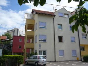 Apartments and rooms with WiFi Zagreb - 15959 