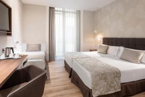 Triple Room room in Catalonia Puerta del Sol