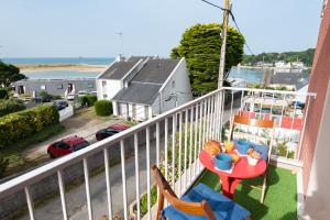 Appartements Studio cosy avec balcon vue mer a Guidel Plage par Groom : photos des chambres