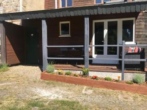 Maisons de vacances 4 Gite complex with private fishing lake : photos des chambres