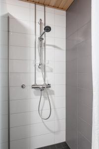 Modern 1BR Apartment with Balcony next to Railway Station