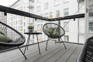 Modern 1BR Apartment with Balcony next to Railway Station