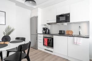 Modern & Spacious 1BR Apartment with Balcony & Great Location