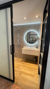 Exclusif Appart piscine chauffée de luxe 10 min centre AixenPc Belvoir SISSI