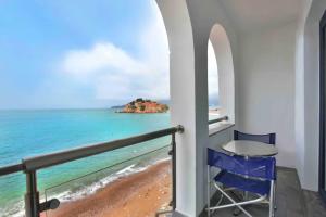Plava Vila Beach Apartments Sveti Stefan - 4hvězdičkové hotely ve městě Sveti Stefan