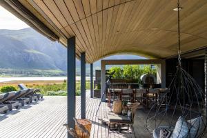 Perivoli Lagoon House