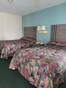 Double Room with Two Double Beds room in Seneca Clipper Inn