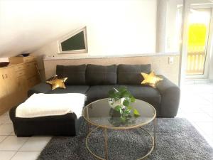 Möblierte 3 Zimmer Apartment - Mit Smart TV, Wlan und kostenfreie Parkplätze