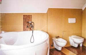 4 Bedroom Stunning Home In Kamien