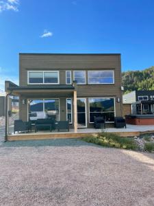 Exclusive Funkis Cabin, Lake View, Rooftop Terrace, Jacuzzi, Sauna, Close to Golf and Alpine