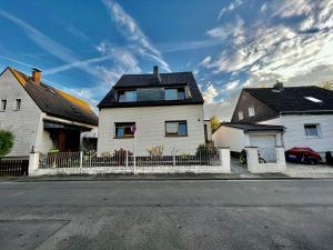 Gemütliches Zimmer mit großer Terrasse Nähe Messe, Flughafen & PSD Dome