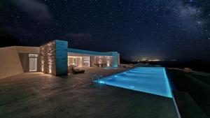 Private Five Br Luxury Peaceful Mylo Villa W Two Pools Close to Mylopotas Beach