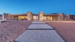 Private Five Br Luxury Peaceful Mylo Villa W Two Pools Close to Mylopotas Beach