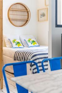 Le Grand Studio Bleu 29M2, 120m Vieux-Port , Clim ,Wifi, Accès autonome avec code