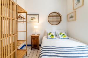 Le Grand Studio Bleu 29M2, 120m Vieux-Port , Clim ,Wifi, Accès autonome avec code