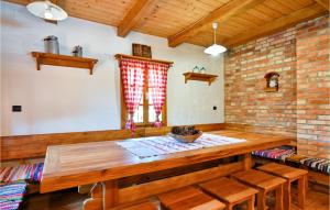 Lovely Home In Gornji Trpuci With Wifi 