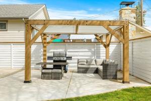 Gorgeous Downtown Bungalow