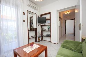 Apartments by the sea Okrug Gornji Ciovo 8441