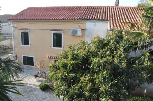 Apartments with a parking space Rakalj, Marcana - 15250