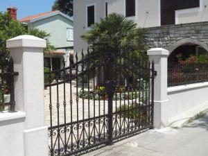 Apartments with a parking space Rakalj, Marcana - 15250