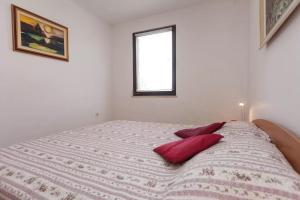 Apartments with a parking space Stinjan, Pula - 15256