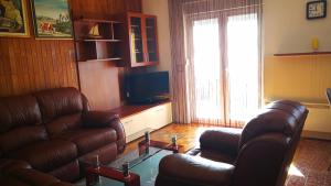 Apartments with a parking space Mali Rat (Omis) - 15262