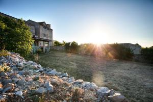 Secluded holiday house Okljucna, Vis - 15283