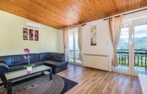 Apartments with a parking space Kastav, Opatija - 15287