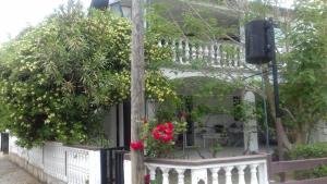 Apartments by the sea Privlaka, Zadar - 15288 - 3hvězdičkové hotely ve městě Privlaka