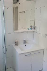 Apartments by the sea Privlaka, Zadar - 15288