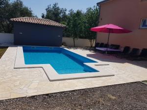 Family friendly apartments with a swimming pool Pula - 15306 
