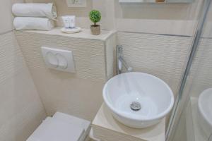 Apartments and rooms by the sea Split - 15298