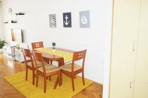 Apartments with WiFi Makarska - 15307