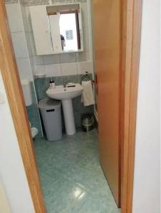 Apartments with WiFi Makarska - 15307
