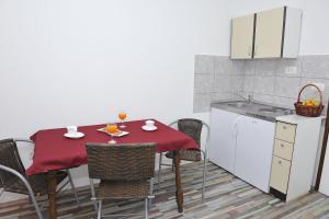 Family friendly apartments with a swimming pool Bacina, Neretva Delta - Usce Neretve - 15309